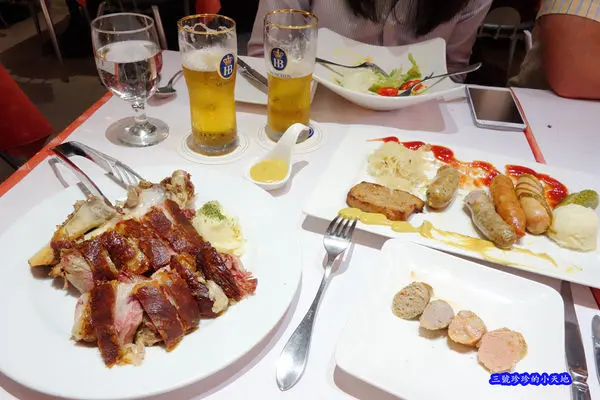 公館餐廳。哥德德式創意料理。Q脆的德國香腸&德國豬腳配ERDINGER艾丁格黑啤酒超對味。近台電大樓站 溫州公園