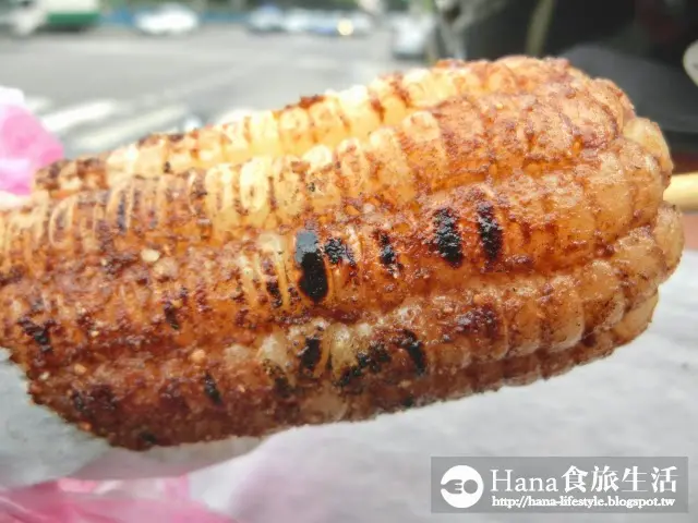 
【新北萬里】知味鄉玉米 | 北海岸路過美食 秤重論價 火烤香Q
