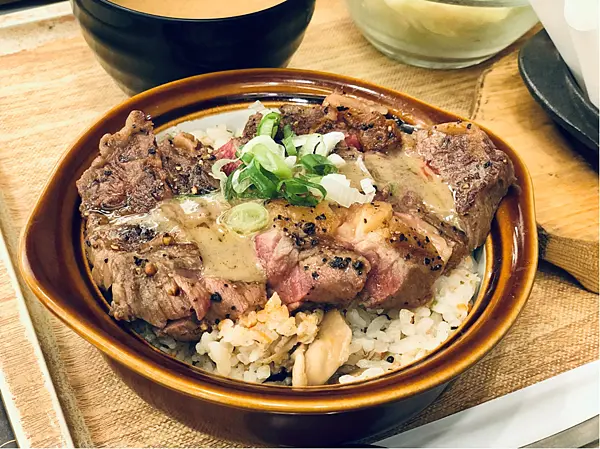 【台中美食￭高鐵站】Royal Host 樂雅樂餐廳-台中高鐵店 x 2021牛轉乾坤限量上市！蔥鹽燒牛排豐收御膳║ 台中高鐵美食