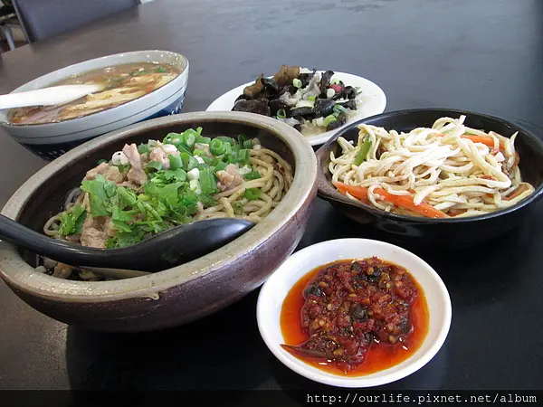 台中．真材實料的麻辣乾麵酸辣湯@饕食館(團購中可買)