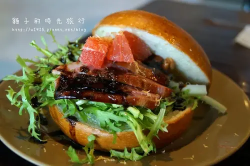 台北信義→好丘。無懈可擊的豪野鴨胸貝果堡