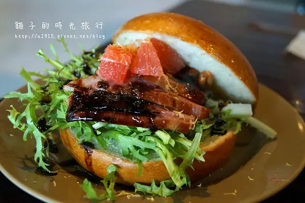 台北信義→好丘。無懈可擊的豪野鴨胸貝果堡