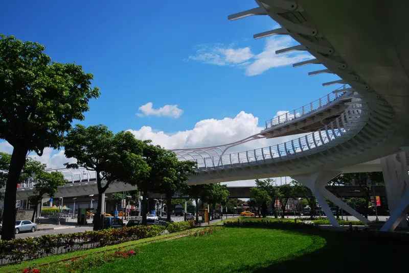 晴空 . 夢幻之橋 * 高雄 . 前鎮之星自行車道