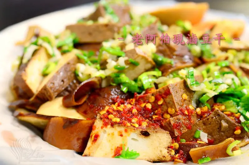 【美食】桃園市。大溪區《老阿伯現滷豆干》和平老街 最受歡迎的必吃排隊小吃