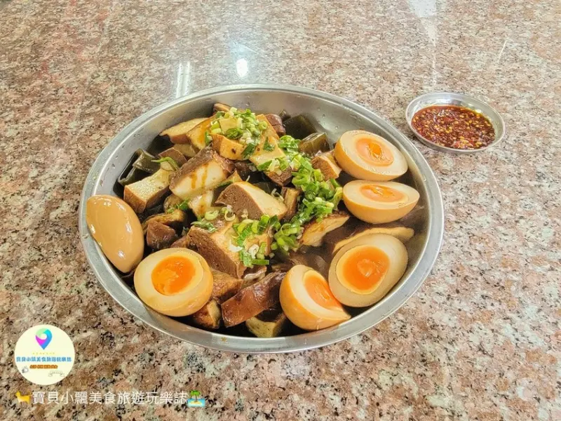 [食]桃園 大溪老街 素食可吃 豆干選擇豐富 黃金蛋滑嫩可口 老阿伯現滷豆干