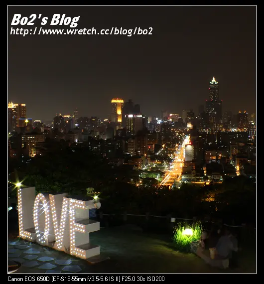 
高雄.鼓山-忠烈祠LOVE觀景台絕美夜景
