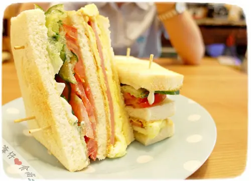 很有個人風格的198攝影X清爽三明治空間