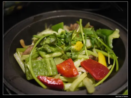 [石鍋樂]涮涮鍋結合石頭火鍋與干鍋有沒有搞頭ㄚ?