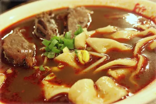 ＊在新竹還是要排隊－四川段純貞牛肉麵