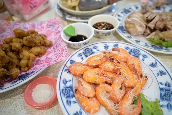 三芝興隆海產餐廳 - 小山坡上的在地海產店