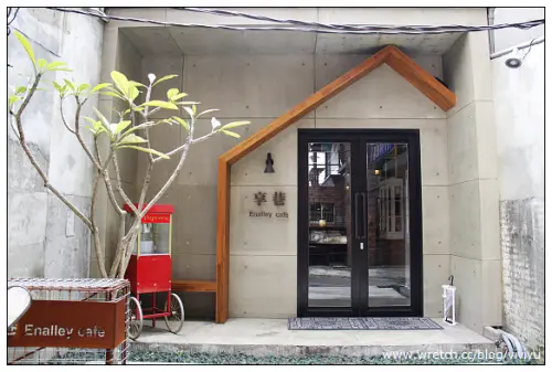 [桃園．美食]享巷 Enalley Café~火車站旁巷弄小店．欣賞火車直駛而過