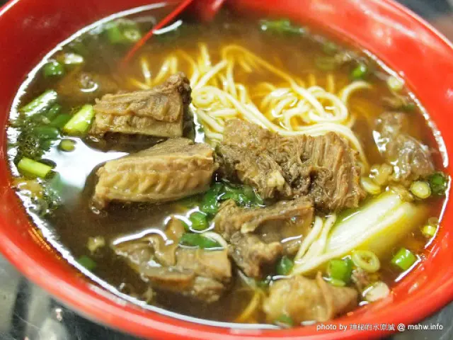 果香風味的紅燒湯頭, 加點辣更有勁! ~ 台中西區