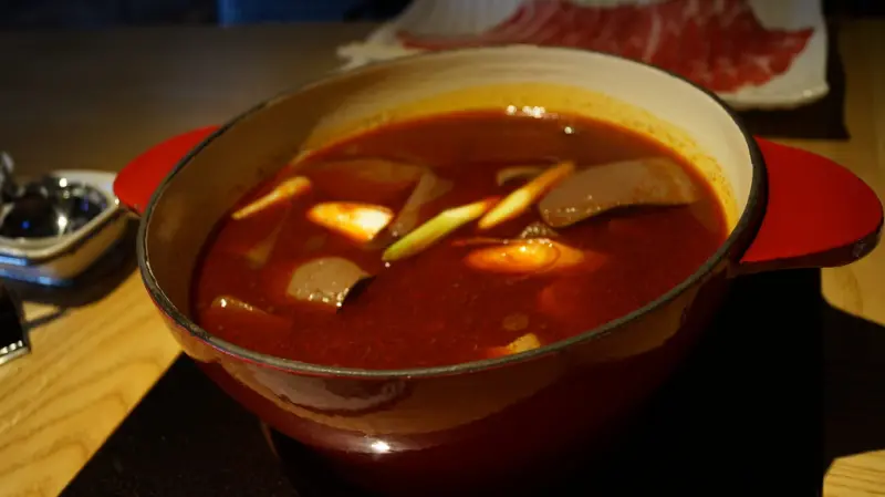 [台中 西區] 穎餐廳│永豐棧  麻辣鍋兩人開鍋記錄!ㄜ~好撐