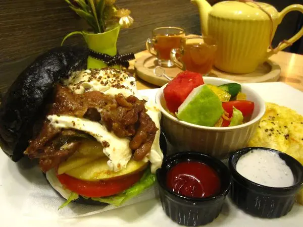 【南京松江美式餐廳】上班族聚餐好選擇Brunch、漢堡火鍋、咖啡下午茶-Tutti Café 