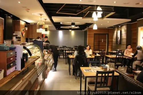 圖比咖啡話家常，餐點選擇多，聚會的好地方
