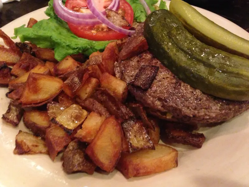 【Taipei Walker】5月買一送一優惠卷   之Whalens 味鄰餐廳  麵包好吃薯條好吃 分量又大的美式餐廳