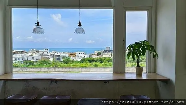 新北.石門-國小裡喝咖啡看海景，白日夢Tea&Cafe 遠眺著湛藍海景，悠閒美好的午後時光