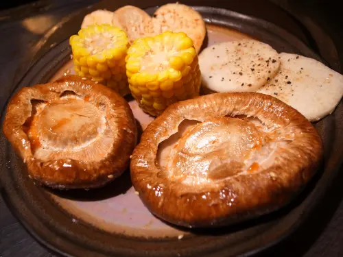 哪尼！？烤鮑魚！？也太奢侈了吧！！ 『肉王炭火燒肉和牛居酒屋』