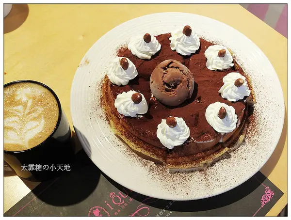 【新北市】蘆洲區。捷運徐匯中學站。巷弄美食。鬆餅。咖啡。輕食。複合式咖啡廳「Queen Coffee」獨家創意美味