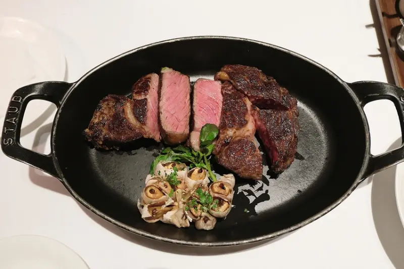 【台北牛排餐廳】教父牛排，推薦美國頂級乾式熟成肋眼牛排，完全將牛肉的精華鎖住，用餐氣氛100%，情人節約會就來這!(台北生日餐廳/情人節約會餐廳/慶生餐廳)