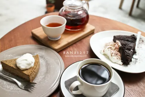 Flügel Cafe 廚房前的小空間:自家烘培蛋糕與手沖咖啡的美味 (辛亥店)