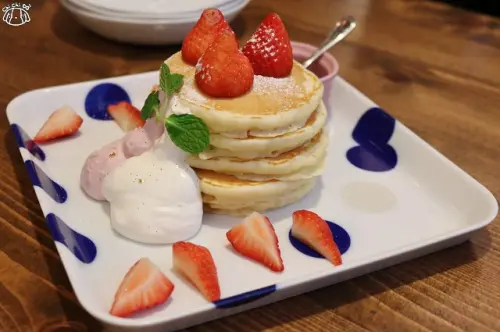 【台北大安．忠孝敦化站】UZNA OMOM 杏桃鬆餅屋-東區咖啡廳．日系厚鬆餅．下午茶