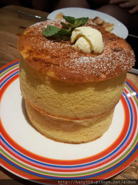 【食記】來自日本的鬆餅 ♡ 忠孝敦化站‧Uzna Omom杏桃鬆餅屋