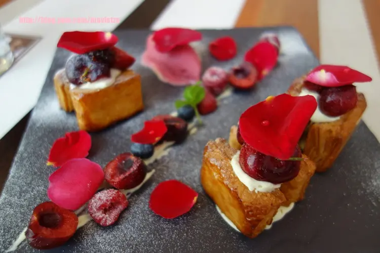 『台中』♥小梗甜點咖啡 terrier sweets♥甜點與花瓣的完美詮釋