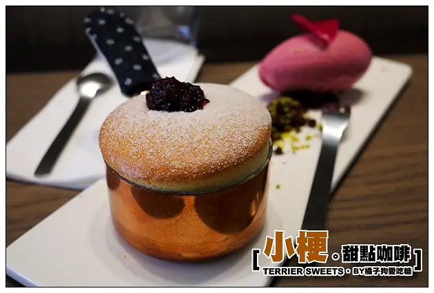 【台中甜溜食記】小梗甜點咖啡：輕柔雲朵舒芙蕾蛋糕~美味不再稍縱即逝