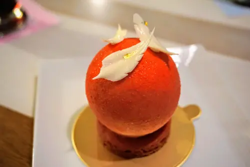 【台中 Terrier Sweets 小梗甜點咖啡。舒芙蕾 千層／百貨商圈超夯下午茶／人氣犬店長】西區