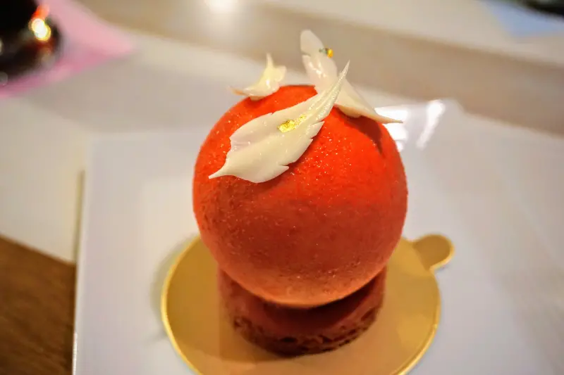 【台中 Terrier Sweets 小梗甜點咖啡。舒芙蕾 千層／百貨商圈超夯下午茶／人氣犬店長】西區