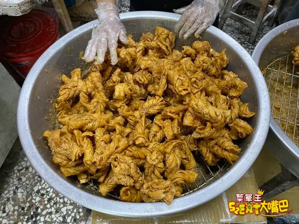 台中團購宅配伴手禮美食》今日蜜麻花菜單價位大公開！外香酥內鬆軟甜而不膩的超人氣團購美食～台中勤美誠品公益路美食必吃小吃餐廳推薦。