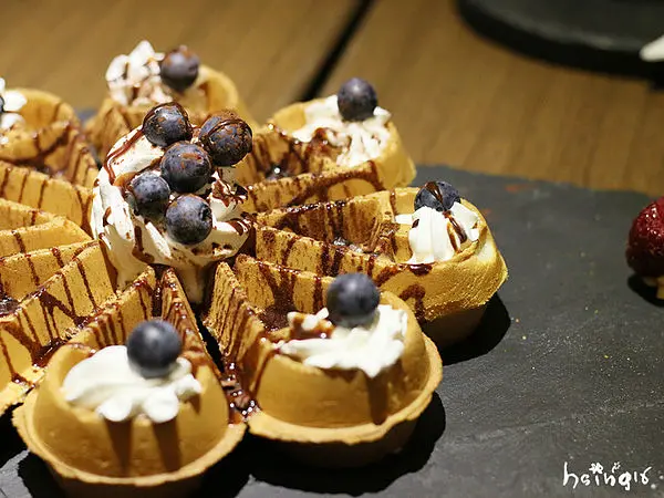 【食記】台北*忠孝新生。4MANO caffe*冠軍咖啡與麻糬鬆餅的邂逅 東區不限時咖啡店 無服務費 捷運藍線美食 板南線美食 東區下午茶