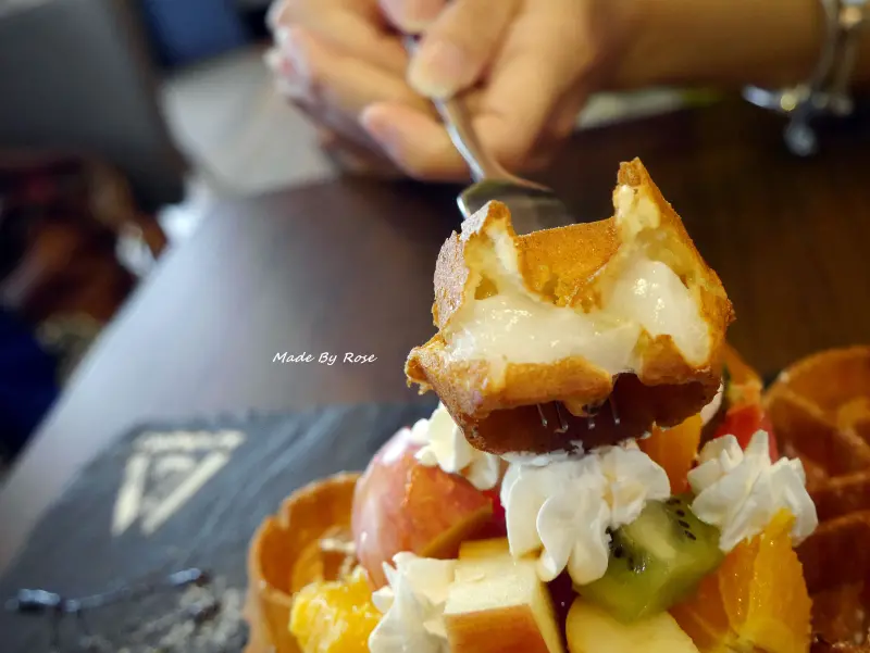 【忠孝新生，4Mano Caffe】充滿夢想的咖啡和超人氣的麻糬鬆餅~口口都是幸福的滋味♥