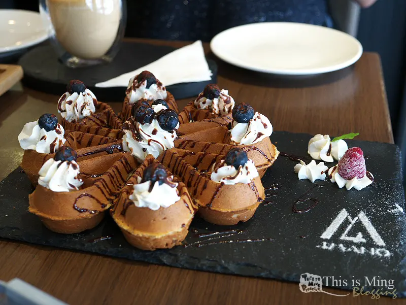 【台北中正│食記】忠孝新生 冠軍咖啡與麻糬鬆餅的相遇～4Mano caffé