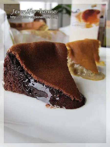 [團購美食] 諾亞的半熟凹蛋糕有濃濃的蜜香味