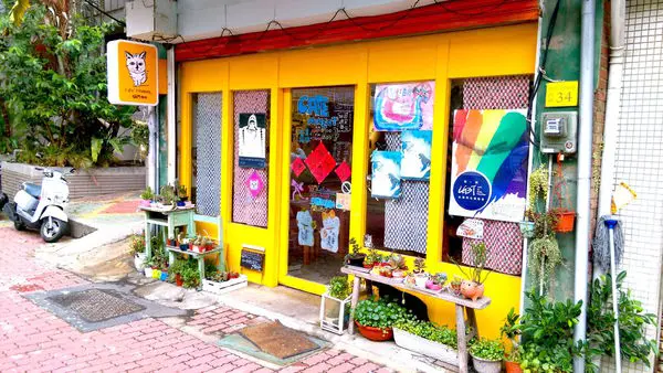 [ 台南 ] Cafe Moment - 中西區 望著貓影療癒人心