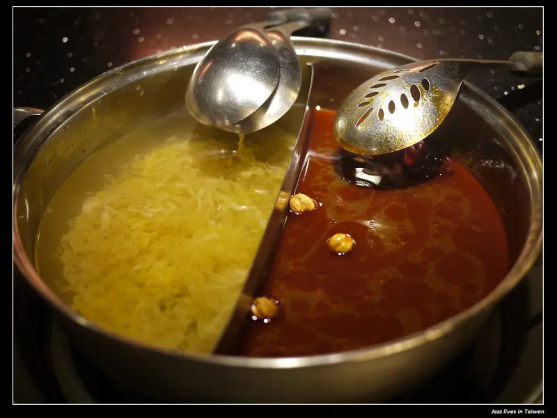 [馬辣頂級麻辣鴛鴦火鍋]店小二快把夢幻的安格斯黑牛端上來~~~