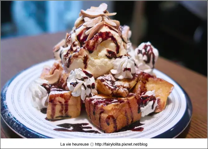 《北市大安區♥食記》Toast Chat。幸福感滿滿的夢幻法式吐司，跟貓咪共餐的美好時光！