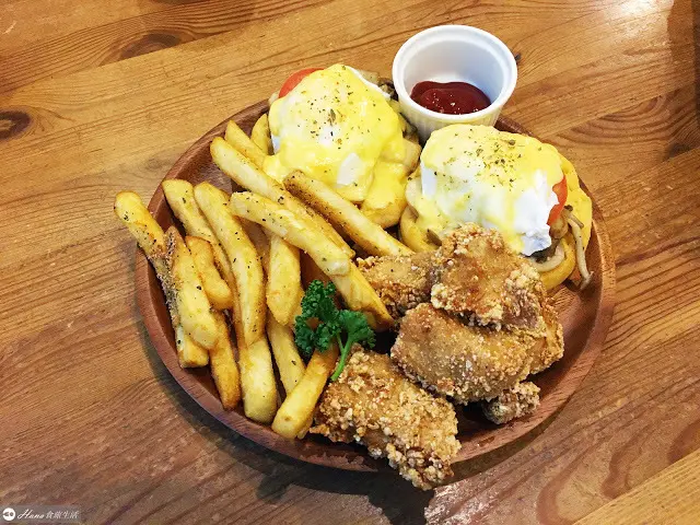 【台北大安】Toast Chat | 捷運國父紀念館站 無限時有插座 和貓咪陪伴的早午餐咖啡店 配菜必點炸雞
