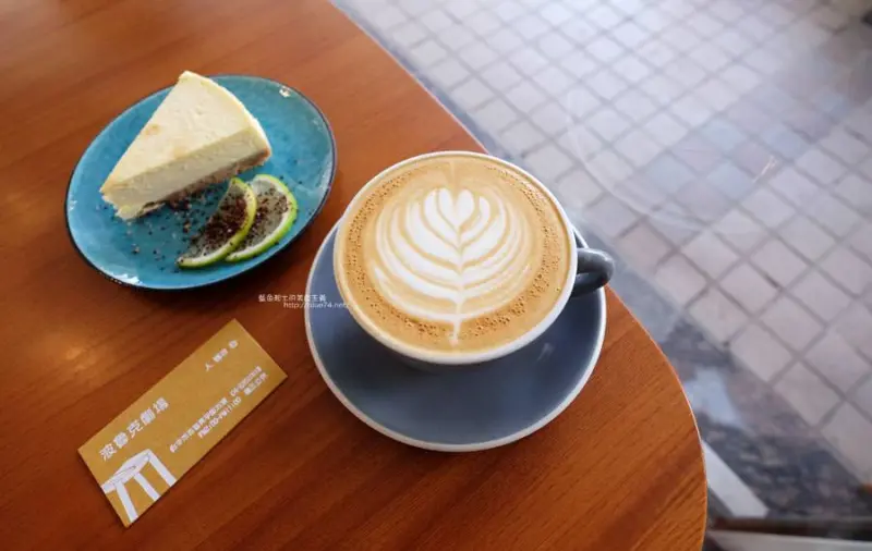 台中西區│波魯克劇場-再訪依舊舒適空間的開業多年咖啡館 - 藍色起士的美食主義