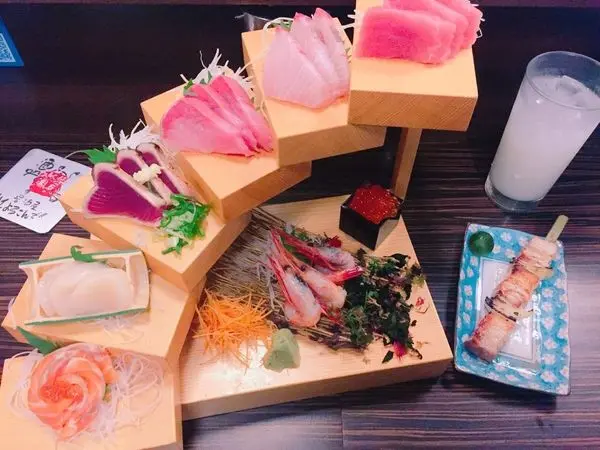 捷運中山站✿吞兵衛 居酒屋✿七條通內 一秒到日本~必點步步高升生魚片 ! 一次吃到豐富種類的新鮮沙西米好過癮~