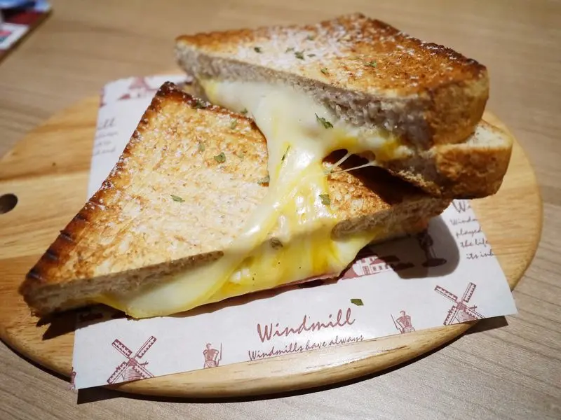 【桃園】中壢 散步咖啡 La Promenade Cafe 鄉村雜貨風咖啡‧超牽絲三種起司帕里尼♥♥♥