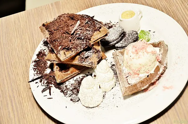  桃園的朋友還在跑台北吃下午茶嘛！？現在不用啦！！桃園第一名的鬆餅！！ -- 濼洋食