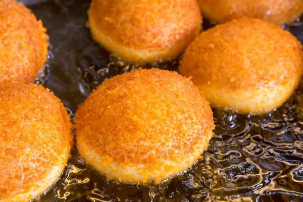 | Taiwan Haulien 台灣 花蓮 花蓮市 ☻ 源寶屋 咖哩麵包 | 超高C/P值銅板美食．現炸爆餡金黃酥脆小元寶