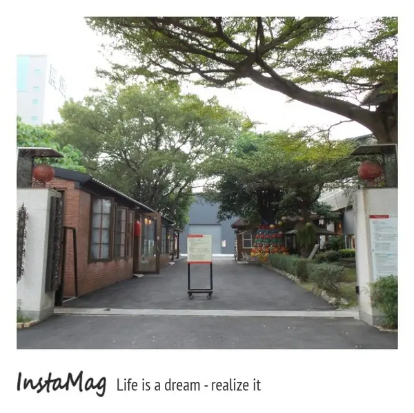 紅磚的建築~掛上整排中國風的燈籠&光遠燈籠觀光工廠        
      