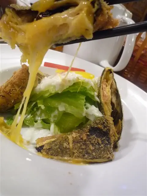 南京東路站 MOMO百貨 浣花草堂 素食餐廳也有台式熱炒.法式藍帶