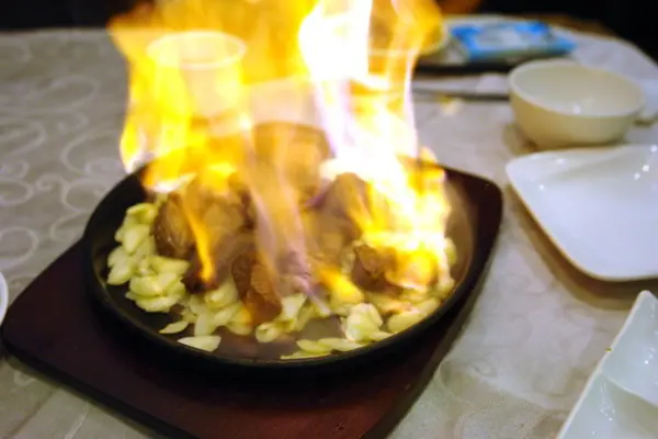 巧味膳房--大江南北老餐館--也有火焰