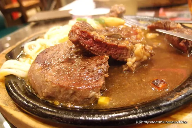 【台北萬華】貴族世家－情人節限定菜單，但我覺得不適合情人節來吃，自助吧一樣普通