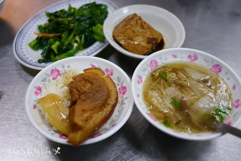 台中第二市場●小吃巡禮(阪神長崎蛋糕、魚皮李滷肉飯、老賴紅茶冰、顏記肉包、阿斗伯冷凍芋)